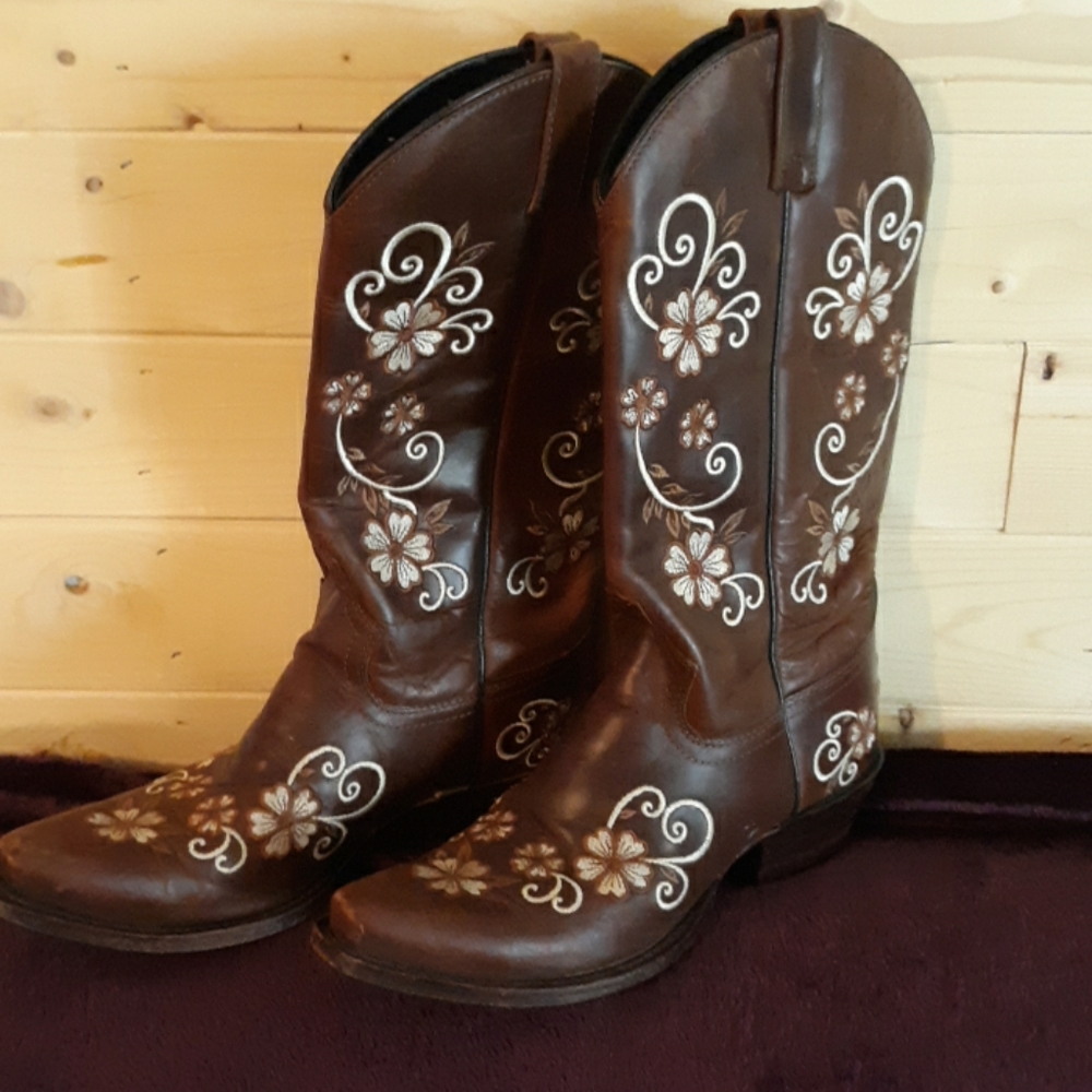 Women's western snip boots